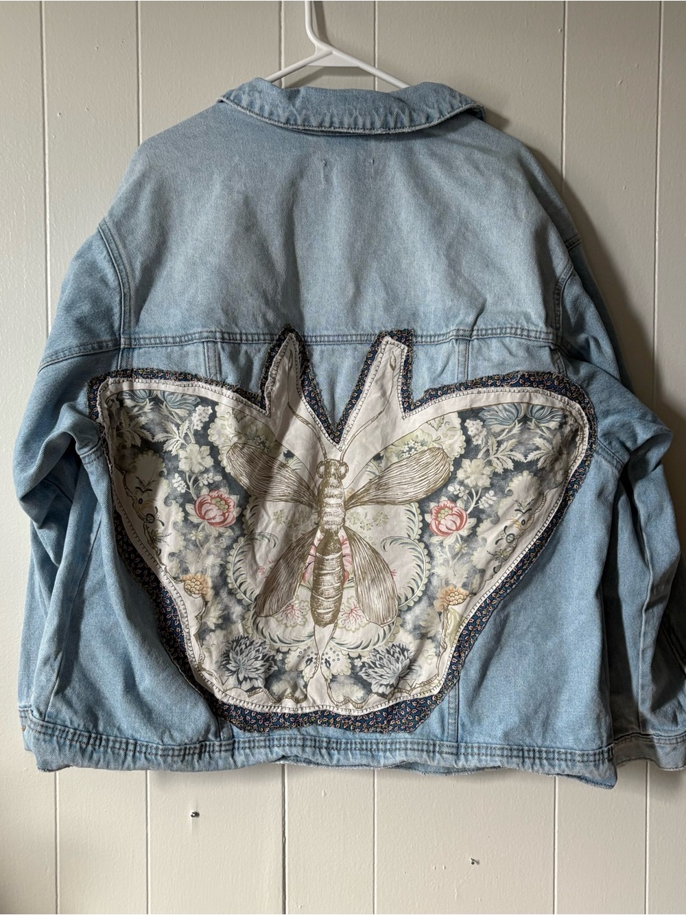Universal Thread Upcycled Butterfly Patch Jean Jacket - Picture 6 of 11